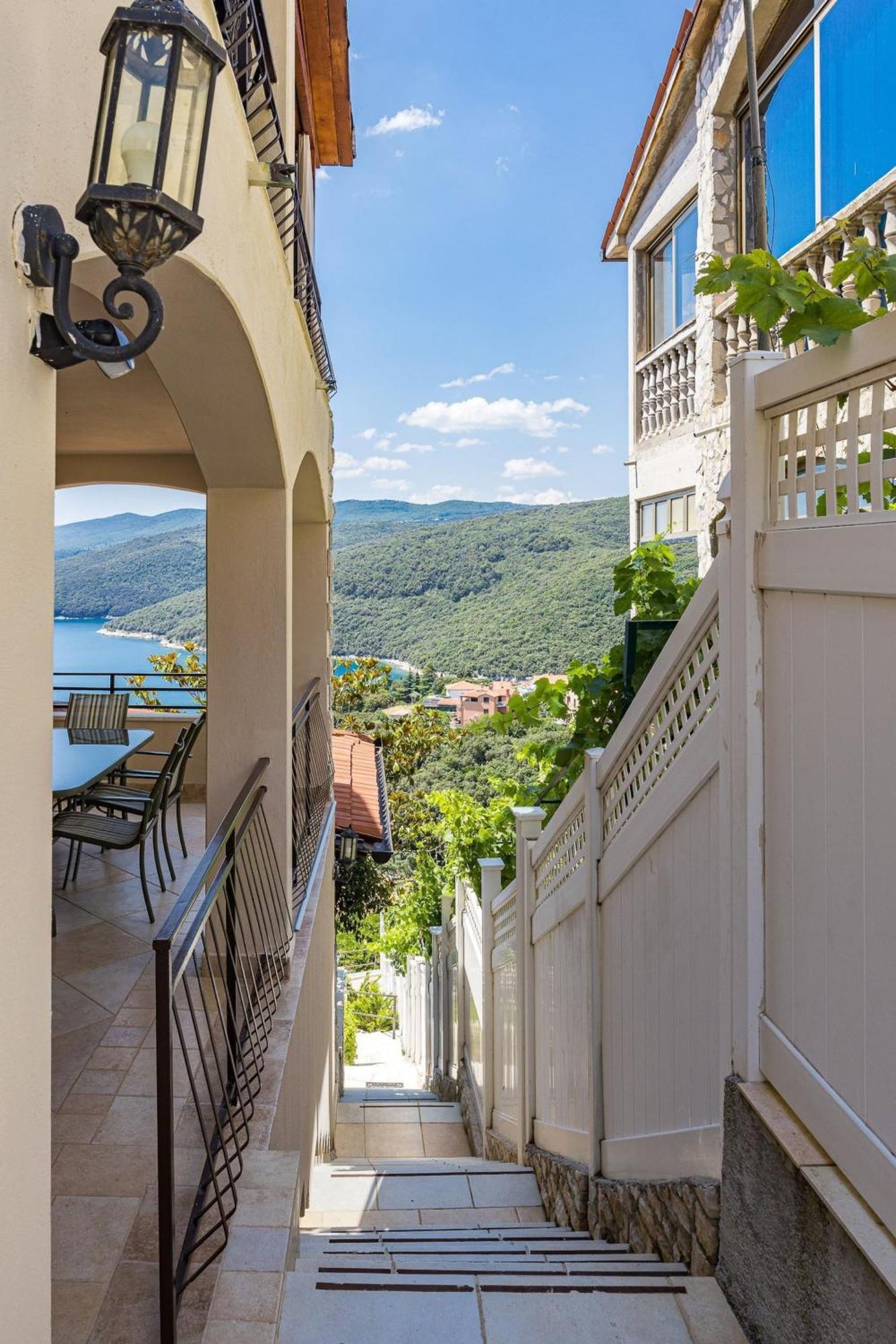 Apartments Lady M Rabac Esterno foto